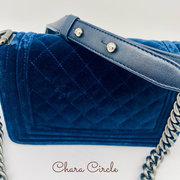⭐️SOLD⭐️Chanel Boy Flap Bag Quilted Velvet Small - Picture 2 of 15